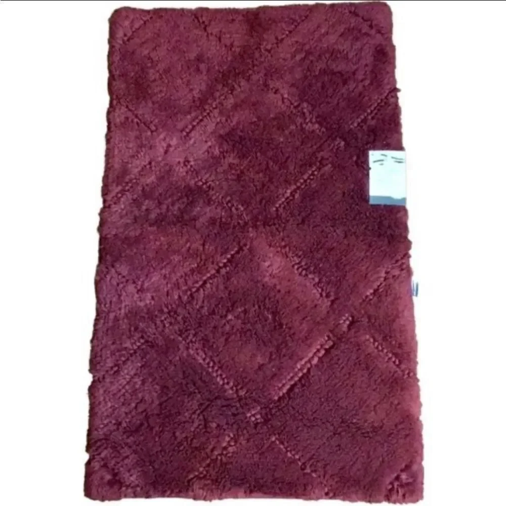 Threshold Burgundy Bath Mat. 20”x35”
